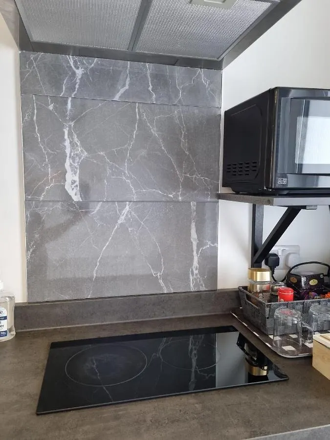 Your Own Studio Flat With Everything You Need! Fully Equipped Kitchen, Free Coffee And Tea, Own Entrance, Private Parking, Smart Tv With Netflix, Sofa Bed, Your Own Shower And Toilet - All Newly Renovated! Poole United Kingdom